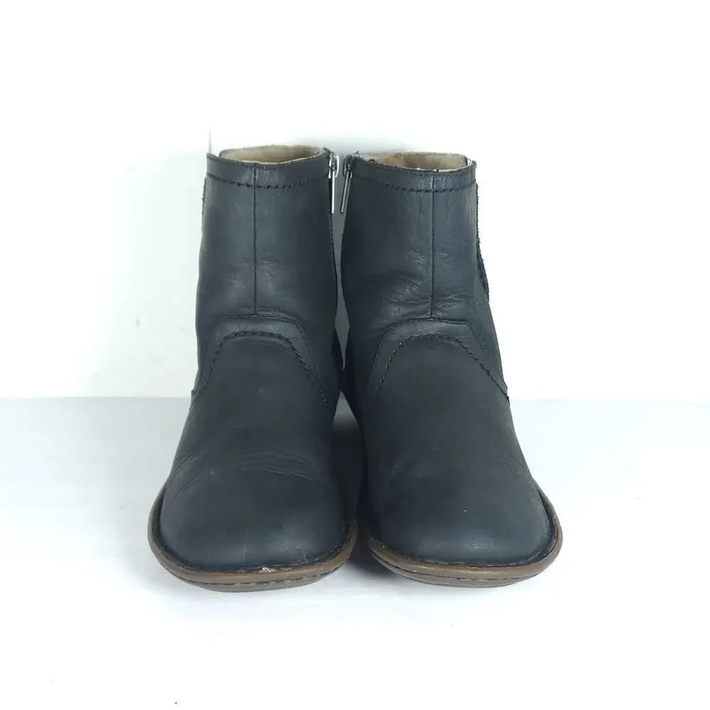 UGG Women's Neevah US6 Black Leather Sheepskin Lined Side Zip Ankle Boots Bootie